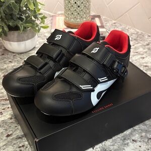 NEW Peloton size 39 Cycling Shoes
